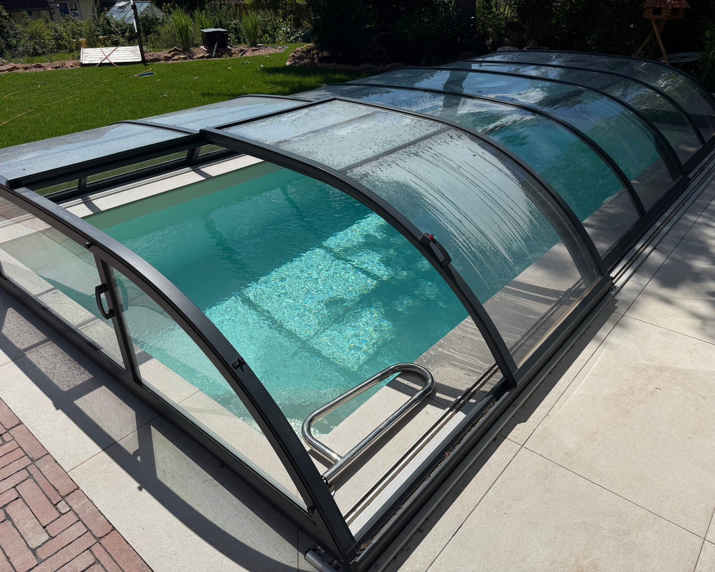 Familienpool mit Schiebehalle