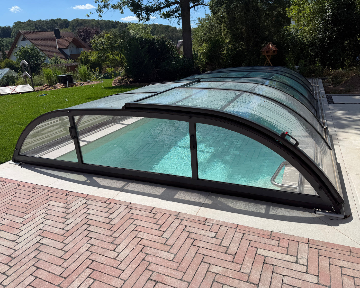 Familienpool mit Schiebehalle