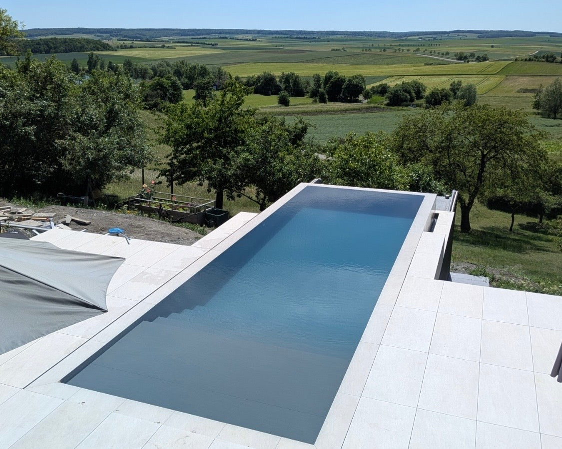 Infinitypool mit Panoramaausblick