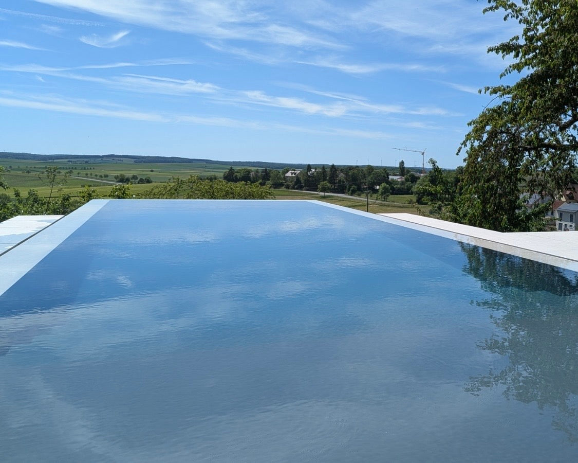Infinitypool mit Panoramaausblick